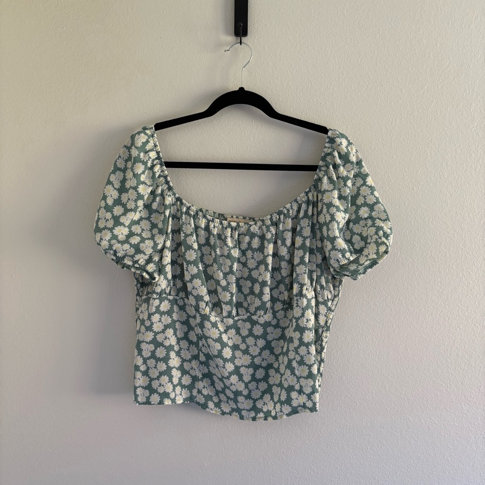 NWT: The General Good • Smocked‎ Green Top with Daisies